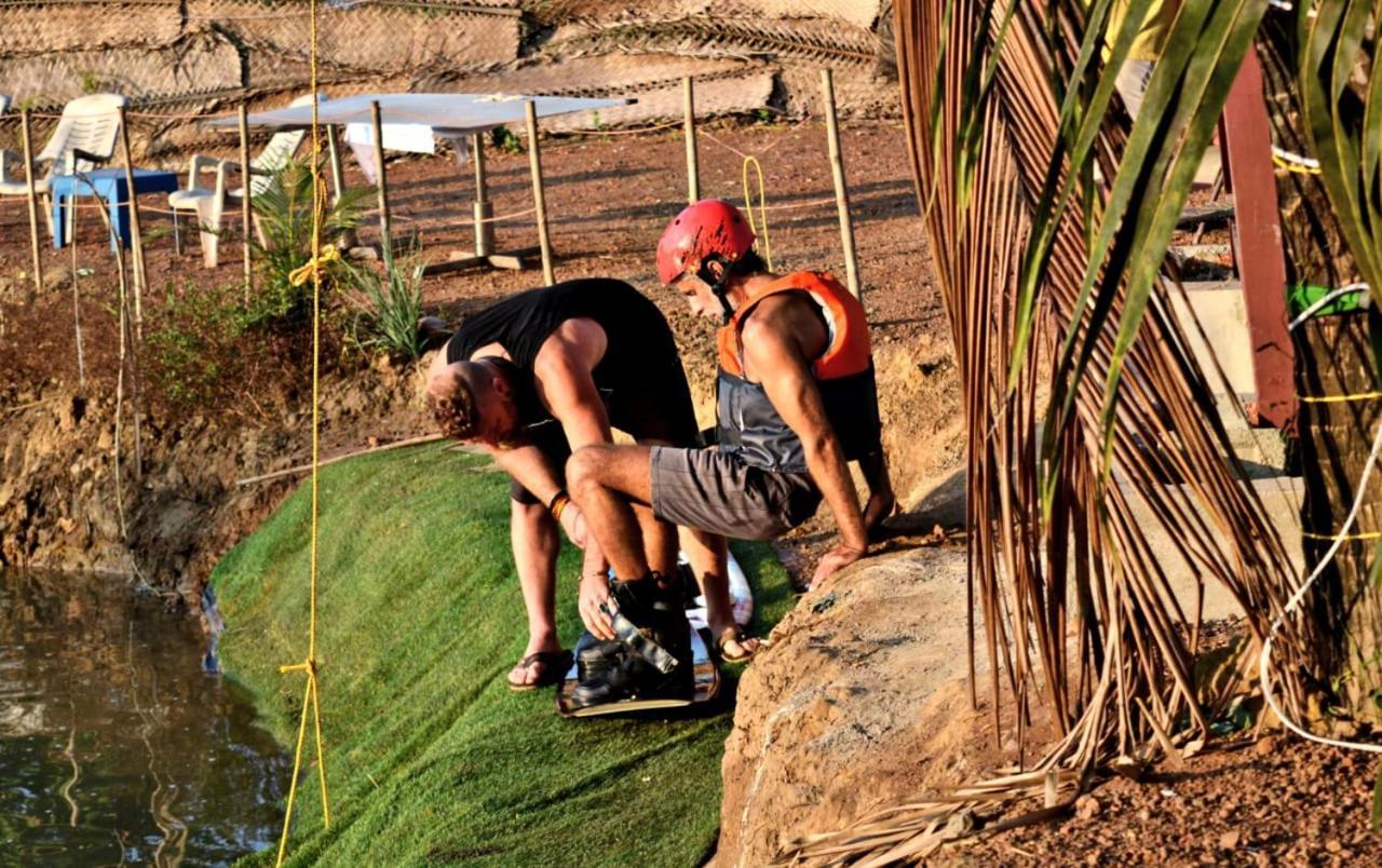 Wake Park Goa Hotel Арамбол Екстериор снимка